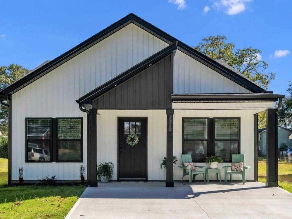 3 BR Downtown Spartanburg- Upscale& Work Ready "Sweet Carolina Cottage" House in Spartanburg