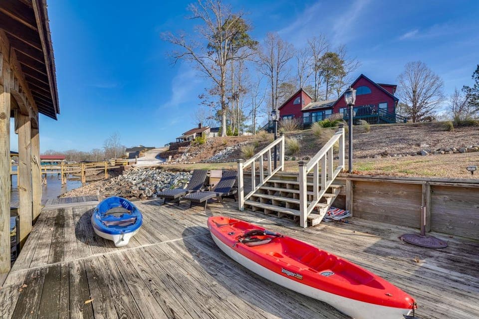 Dock & Serene Views, Lakefront Home in Chappells House in Lake Greenwood