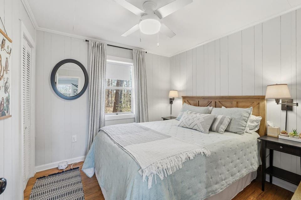 The Sapphire Shore Cottage with Dock! home House in Lake Hartwell