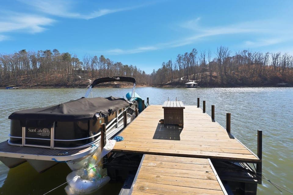 The Sapphire Shore Cottage with Dock! home House in Lake Hartwell
