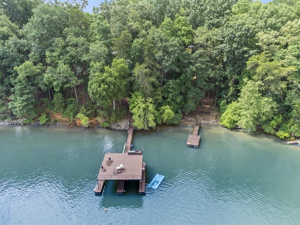 Shorewood Shores Dock & Hot Tub! home House in Lake Hartwell