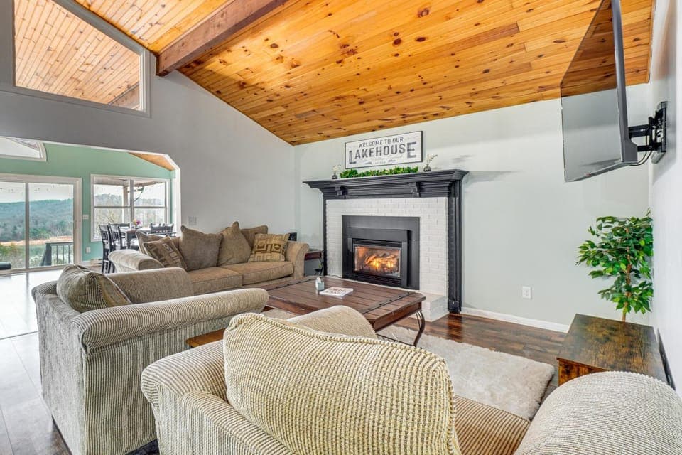 Mtn & Lake Norris Views: Family Home w/ Game Room! House in Norris Lake