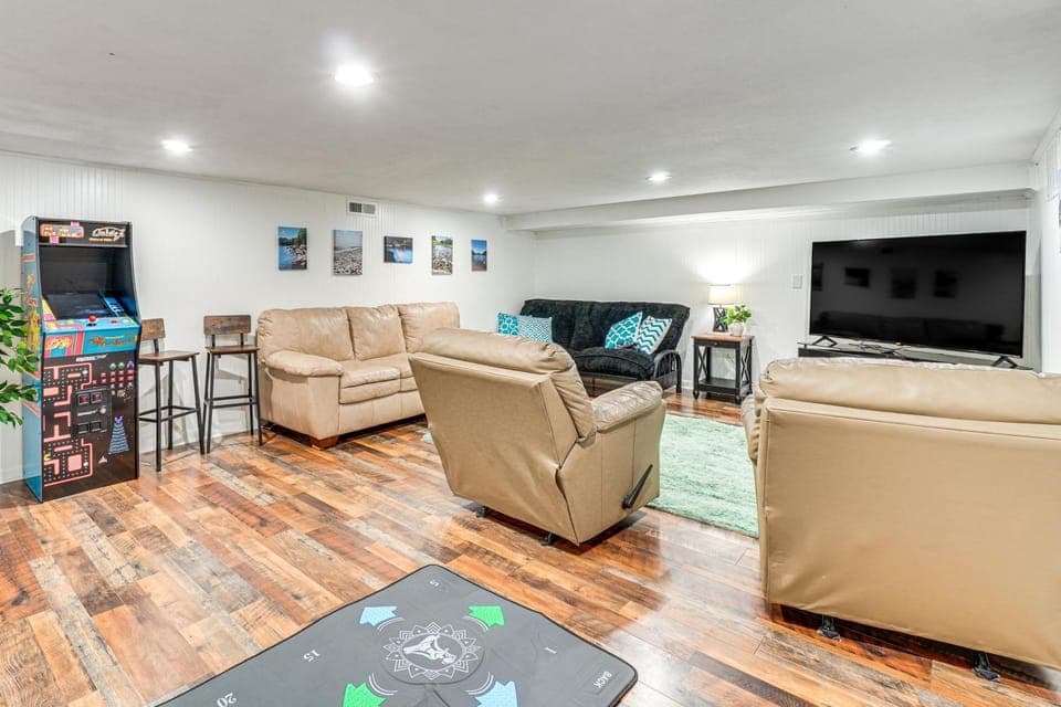 Mtn & Lake Norris Views: Family Home w/ Game Room! House in Norris Lake