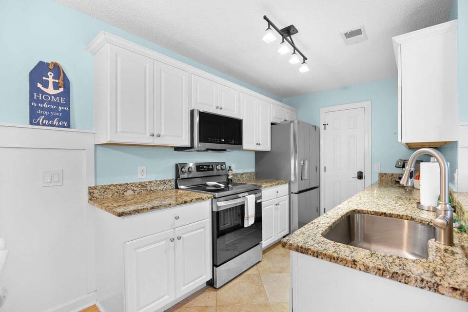 Coastal Comfort with Golf Pool Pickle Ball Tennis Courts House in Murrells Inlet