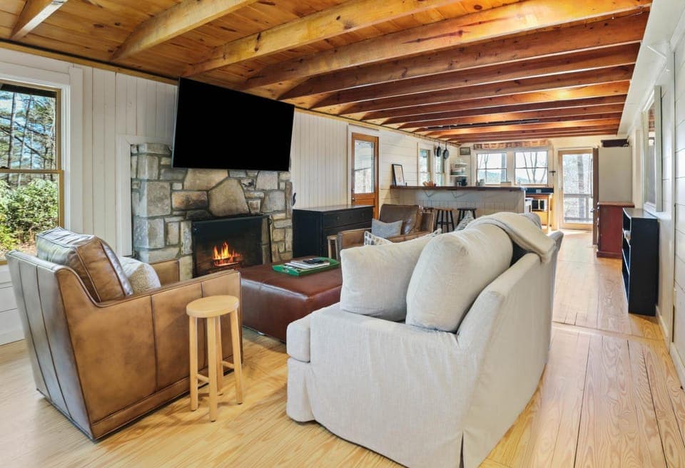 Beautiful scenic view of the Blue Ridge Mountains! House in Cashiers