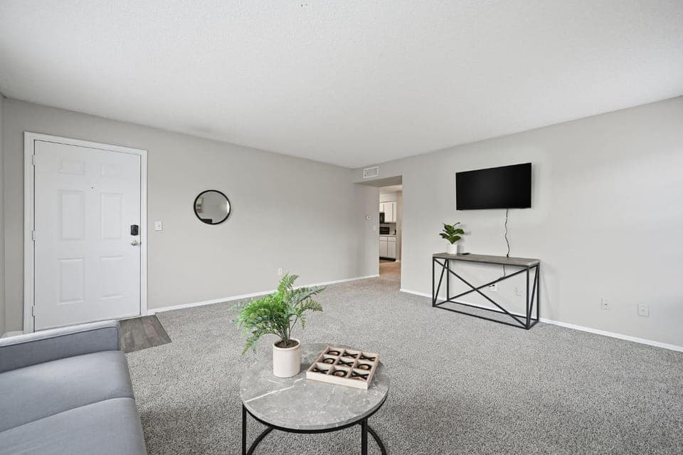 Charming apartment with fireplace & dining area Apartment in Hermitage