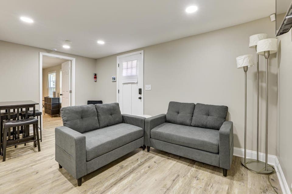 < 3 Mi to Downtown Greenville! Convenient 2BR Home House in Greenville