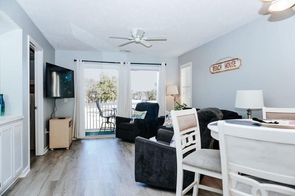 Stay Coastal King Bed Pools Hot Tub Tennis House in Carolina Forest