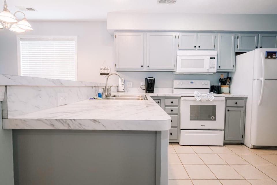 Stay Coastal King Bed Pools Hot Tub Tennis House in Carolina Forest