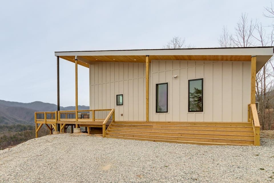 Mtn-View 'Hidden Falls' Cabin w/ Hot Tub & Deck Cabin in Tennessee