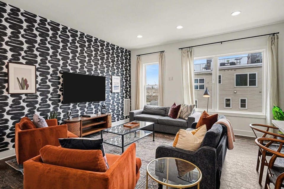 2 Trendy Townhomes w Rooftop Views Near Broadway House in Nashville