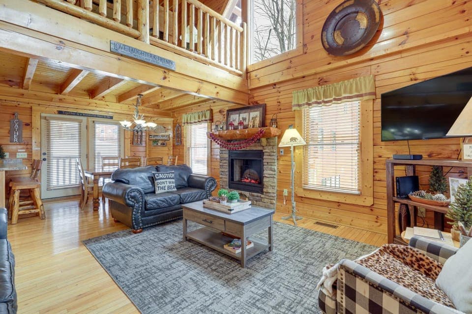 Family Haven w/ Hot Tub! 5 Mi to Dtwn Pigeon Forge House in Pigeon Forge