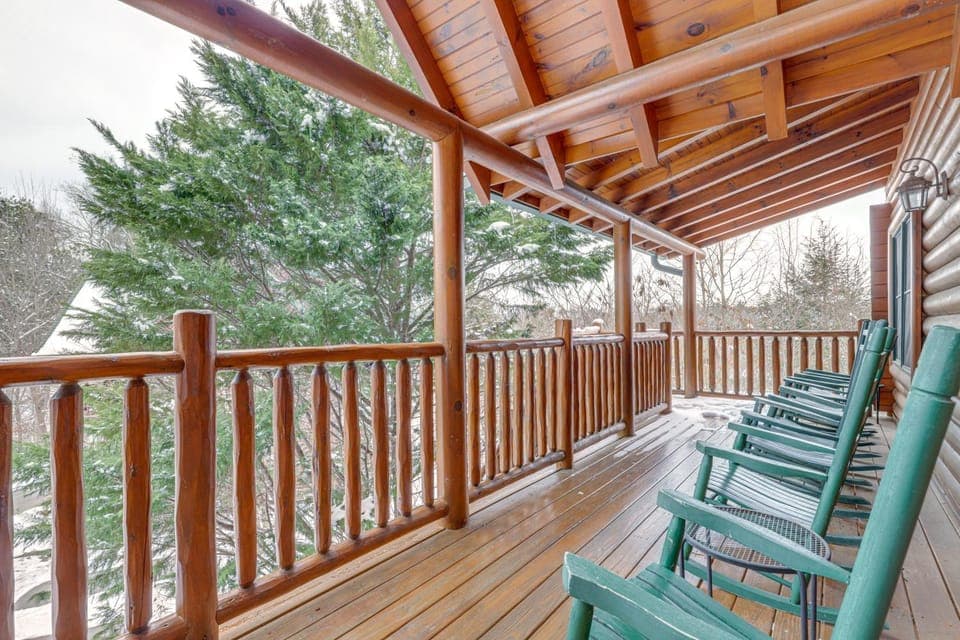 Family Haven w/ Hot Tub! 5 Mi to Dtwn Pigeon Forge House in Pigeon Forge