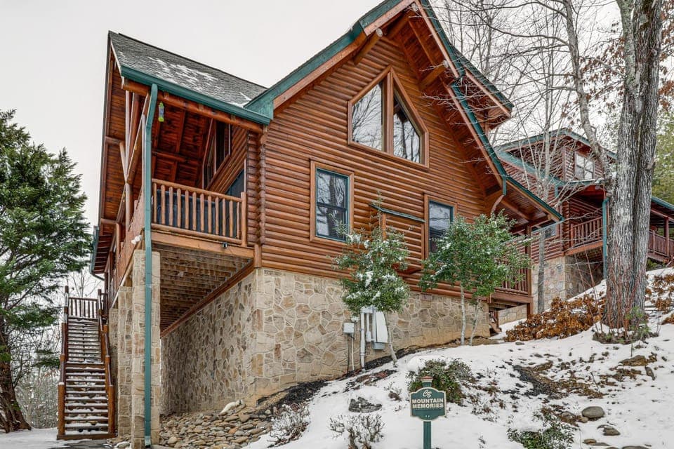 Family Haven w/ Hot Tub! 5 Mi to Dtwn Pigeon Forge House in Pigeon Forge