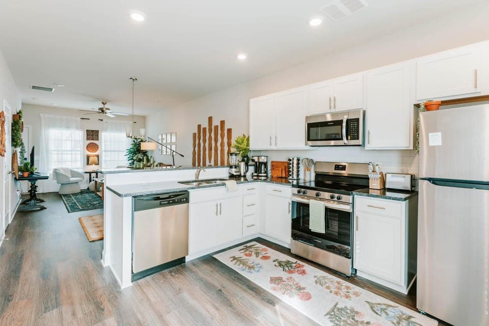 Old Capital - Prof Design, Purple Matt, Sleeps 5 House in Milledgeville