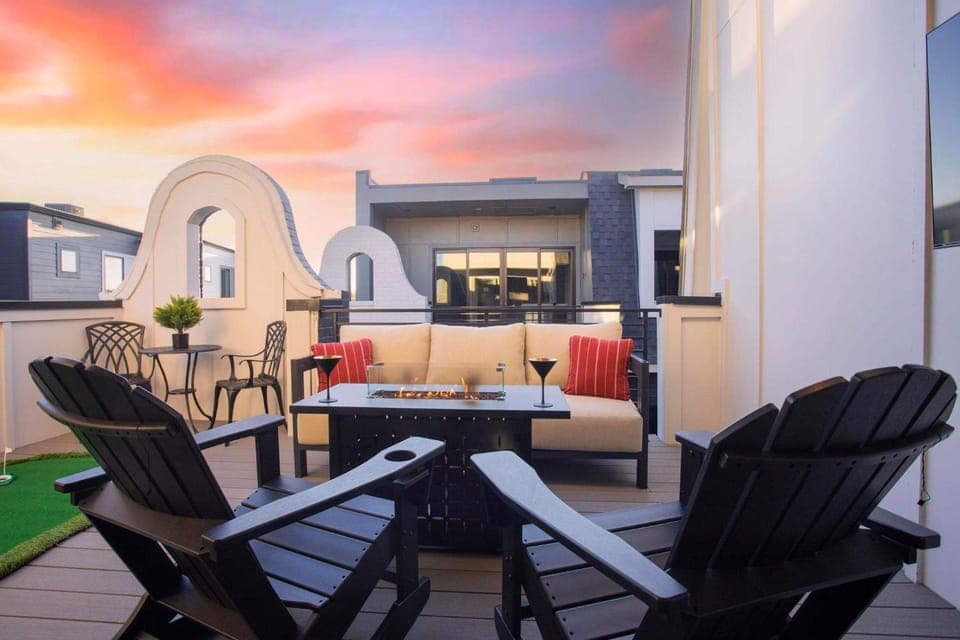 2 Homes! Broadway Views, Rooftops & Karaoke House in Nashville