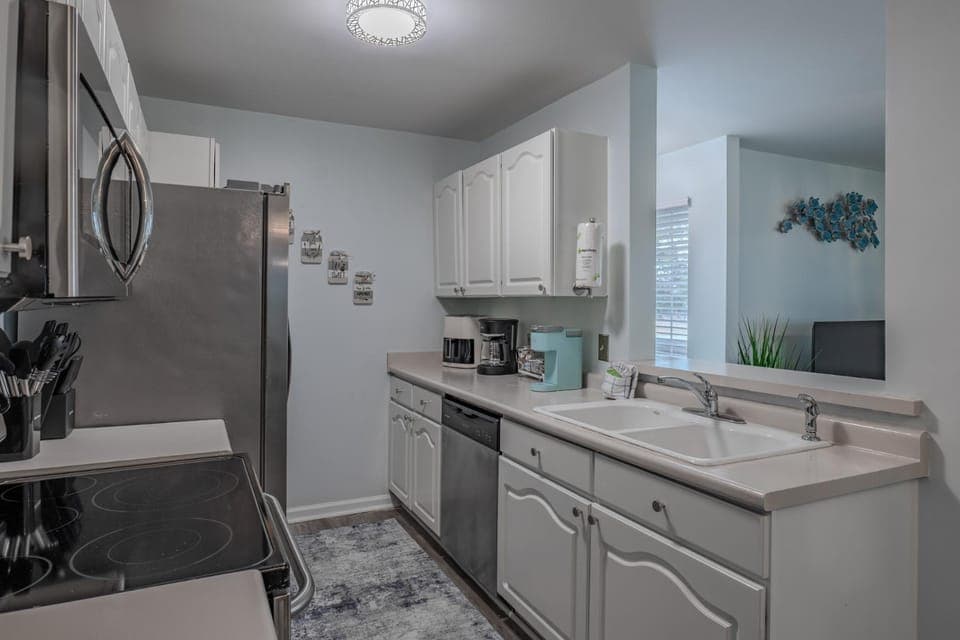 Fully Remodeled 3BR for 8! South Bay East Unit H House in Garden City