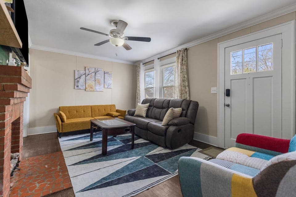 Living room, Seating area
