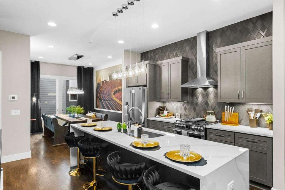 Luxury Gated Duo Sleeps 24 Karaoke & Rooftop House in Nashville