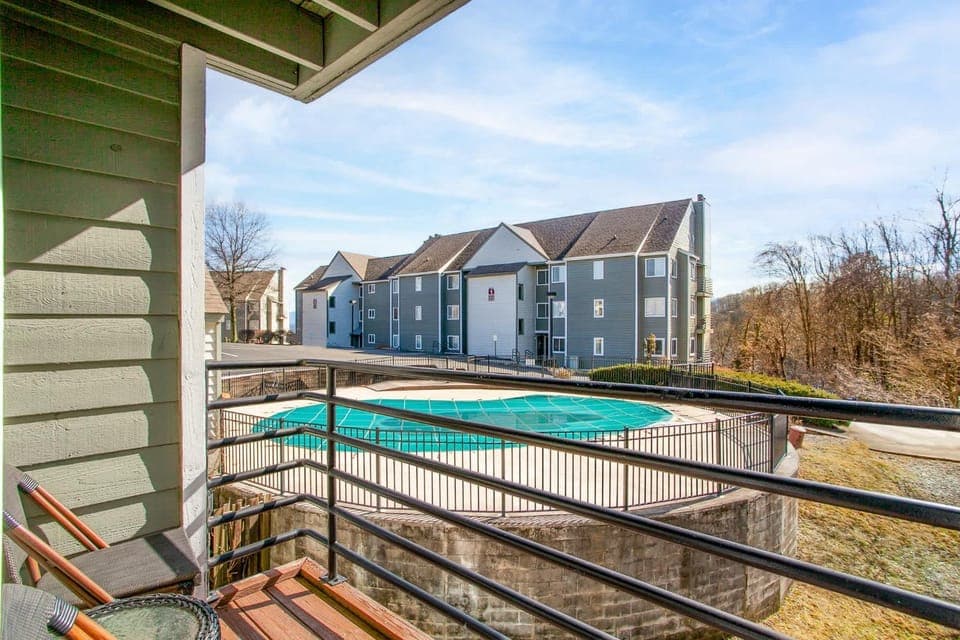 Cozy Ski-View Retreat sleeps 5 in Gatlinburg Apartment in Gatlinburg