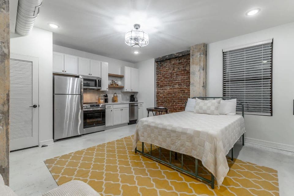 Bed, Kitchen or kitchenette, Photo of the whole room, oven, pet friendly, stove