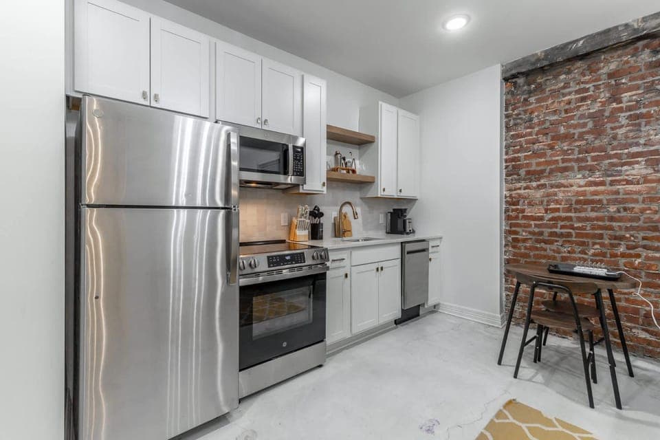 Coffee/tea facilities, Kitchen or kitchenette, Dining area, dishwasher, oven, pet friendly, stove, toaster