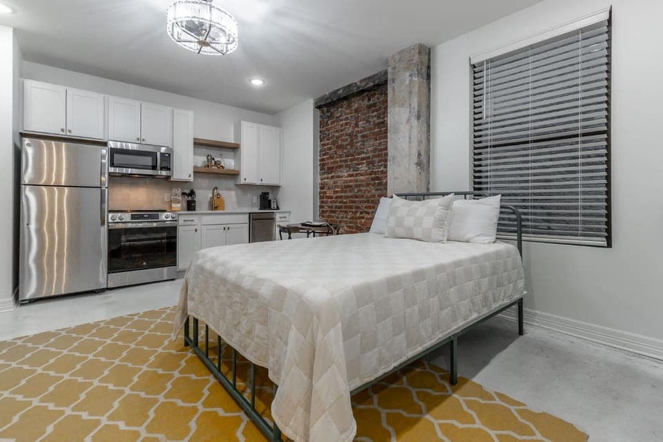 Bed, Kitchen or kitchenette, Photo of the whole room, oven, pet friendly, stove