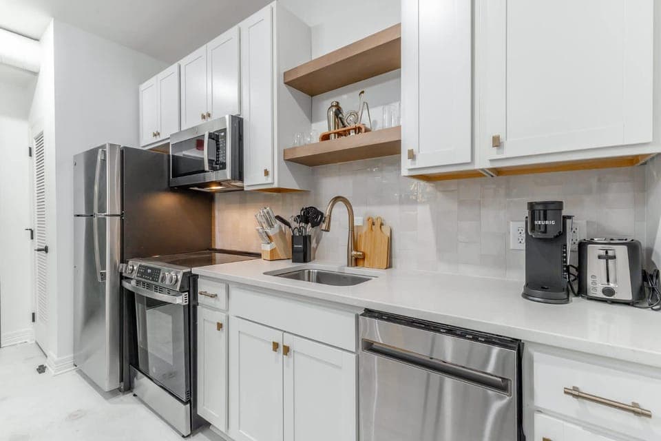 Coffee/tea facilities, Kitchen or kitchenette, dishwasher, oven, pet friendly, stove, toaster