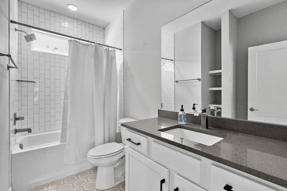 Lucky 7 - Hip East Nash Townhouse & Rooftop Deck House in East Nashville