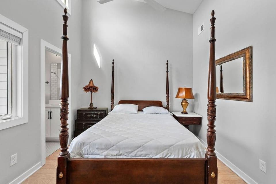Lucky 7 - Hip East Nash Townhouse & Rooftop Deck House in East Nashville