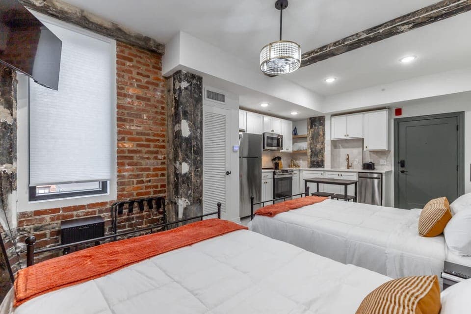 Bed, Kitchen or kitchenette, Photo of the whole room, oven