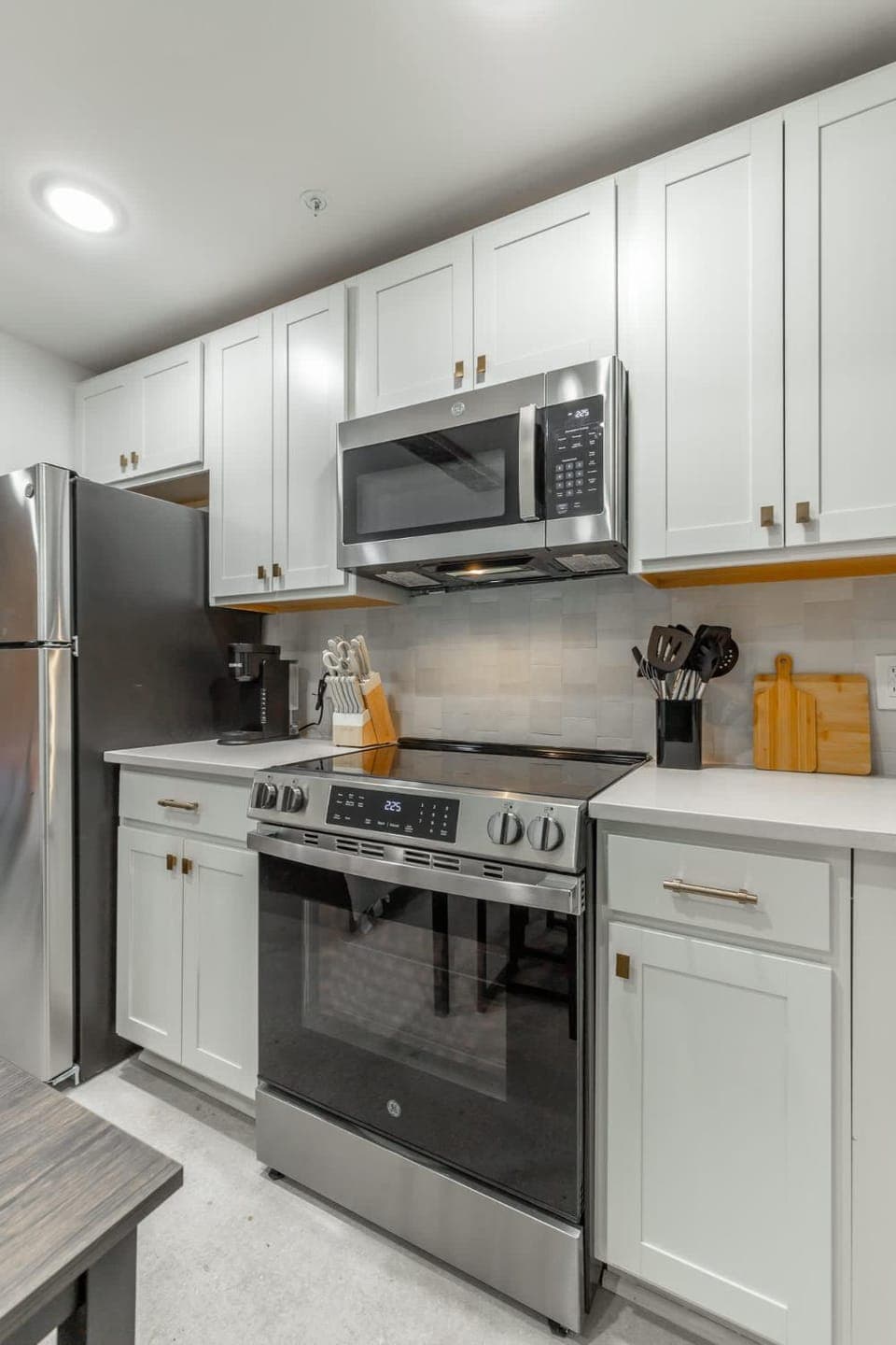 Kitchen or kitchenette, oven, pet friendly, stove