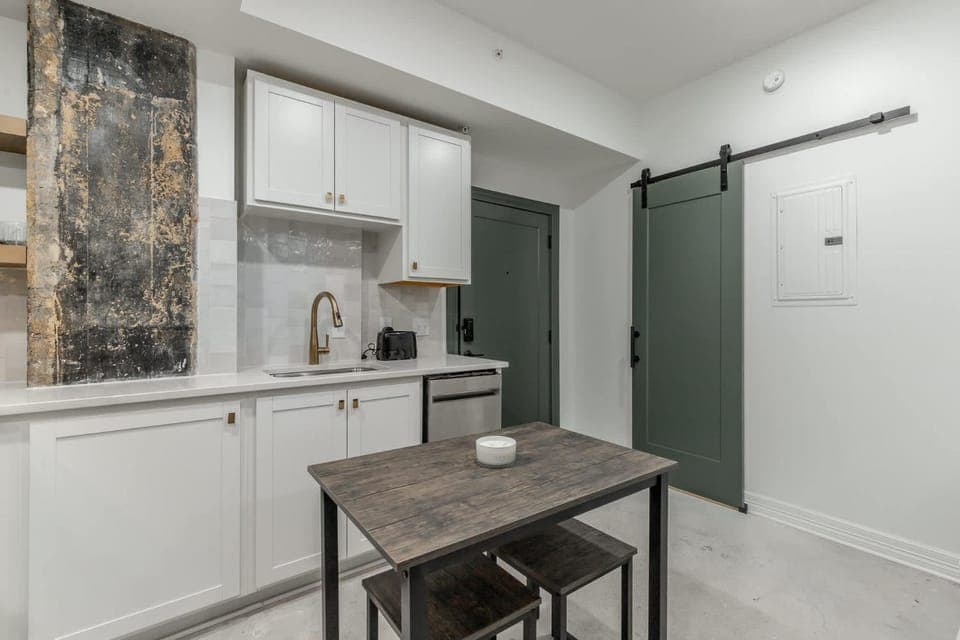 Kitchen or kitchenette, Dining area, oven, pet friendly, stove