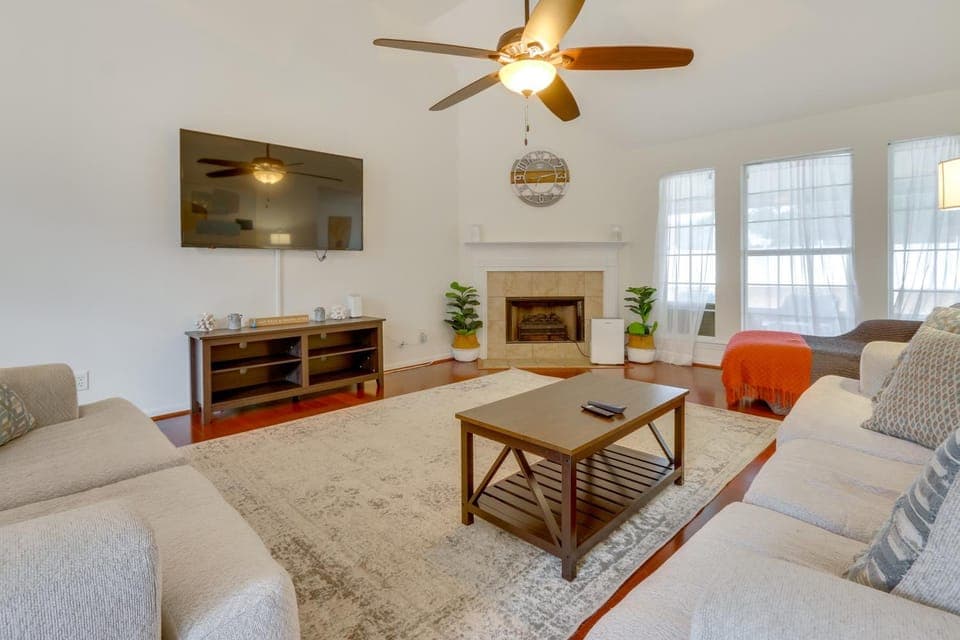11 Mi to Savannah! Suburban Home w/ Spacious Yard House in Pooler