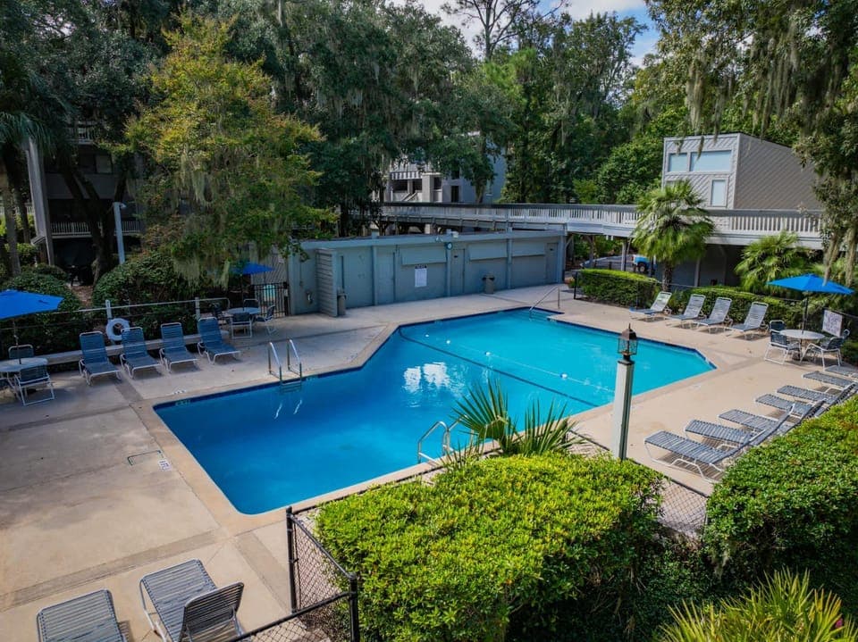 Treetops Getaway Apartment in South Forest Beach