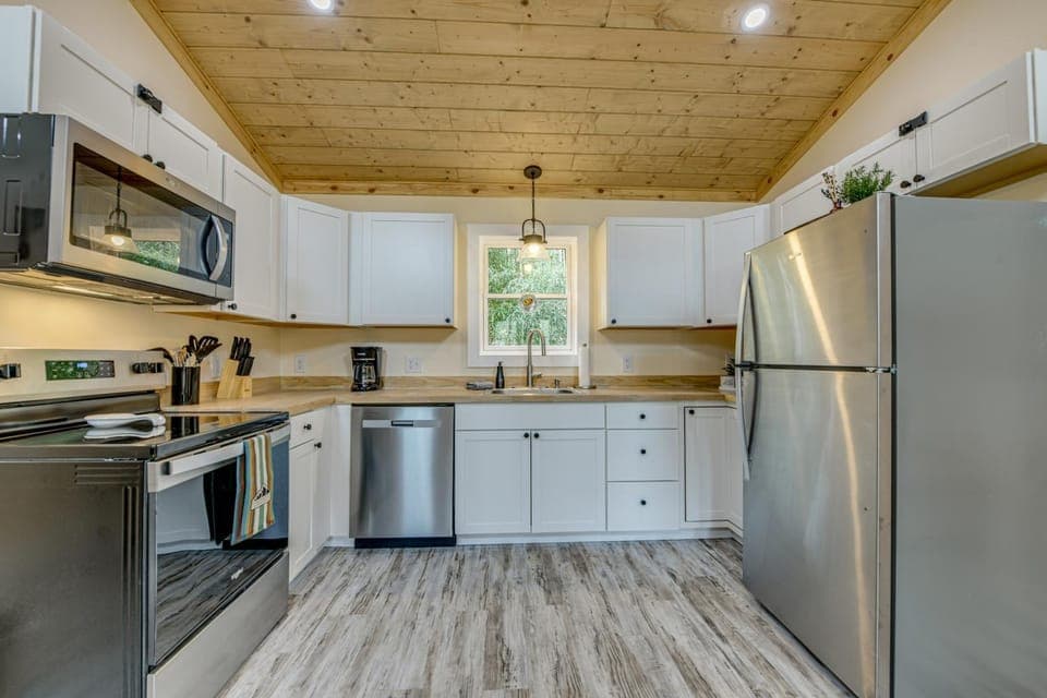 Walk to Main St! Mtn-View Getaway in Waynesville House in Waynesville