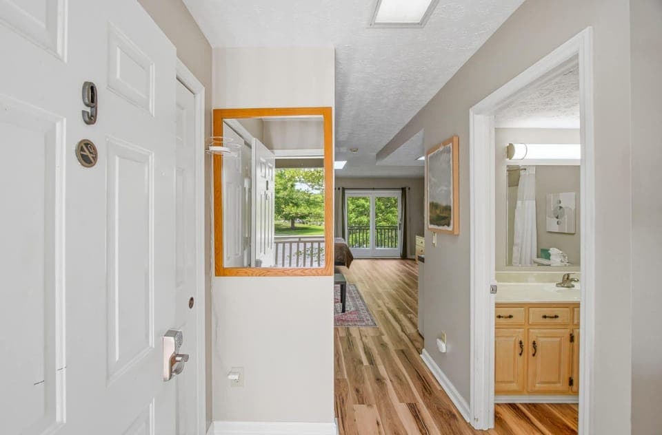 Relaxing Studio Sleeps 4 Near Golf & Douglas Lake House in Baneberry