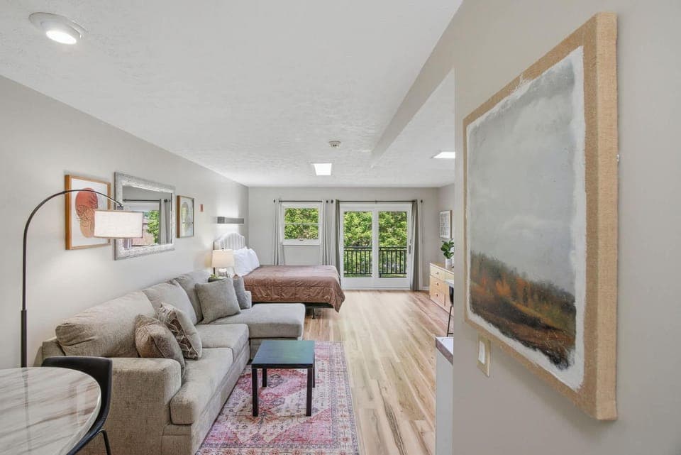 Relaxing Studio Sleeps 4 Near Golf & Douglas Lake House in Baneberry