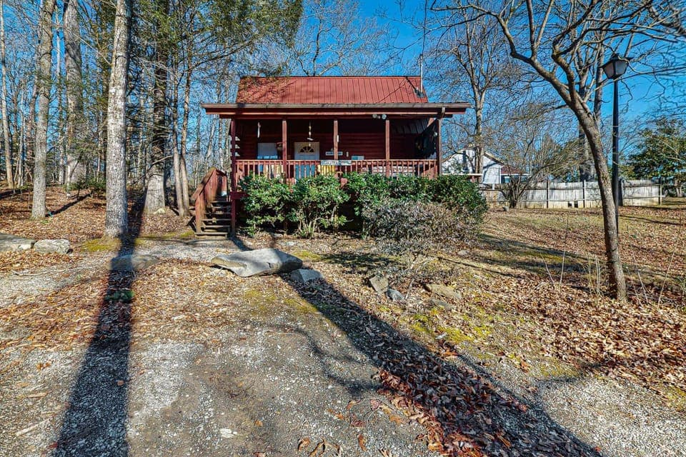 Cozy Cabin Sleep 3 Hot Tub Free Attraction Ticket Cabin in Townsend