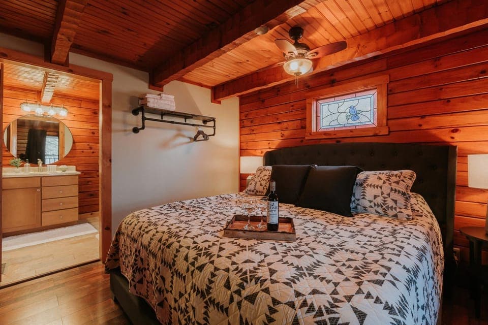 Serene Cabin Sleeps 4 Screened Porch Games Grill Cabin in Pigeon Forge
