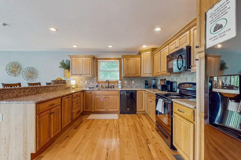 Serene Home Sleeps 14 Dock Waterslide Near Marina House in Caryville