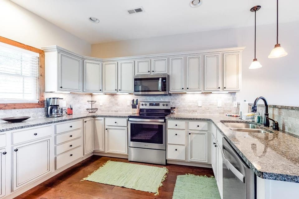 Lakefront Retreat Sleeps 6 Fireplace Boat Slip House in Norris Lake