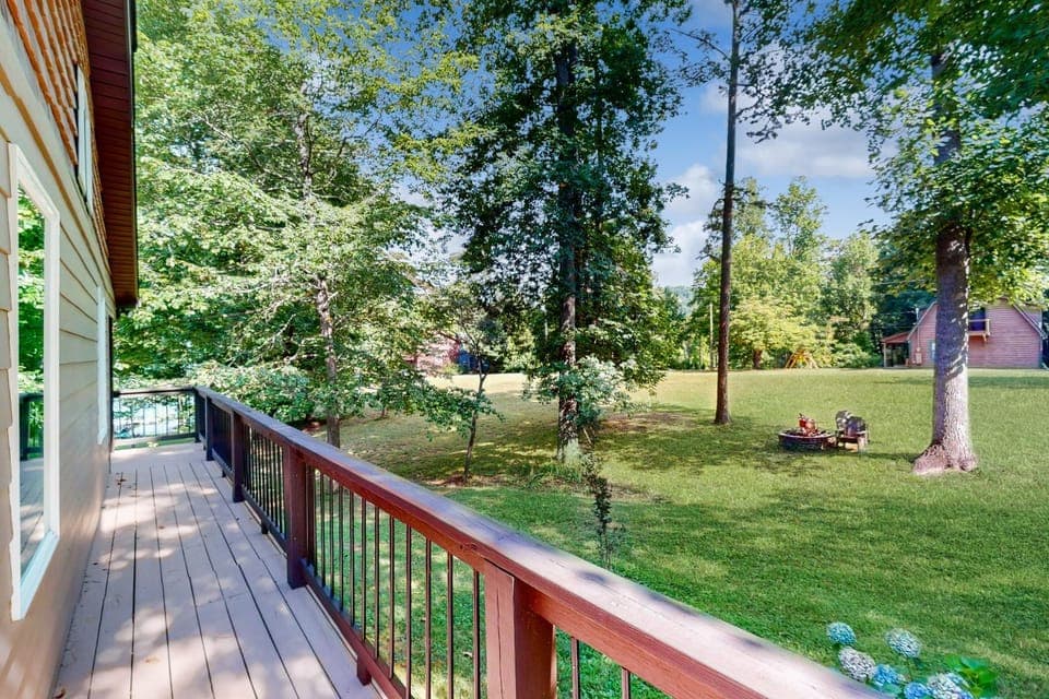 Lovely Lakefront Home Sleeps 6 Firepit Dock Grill House in Norris Lake