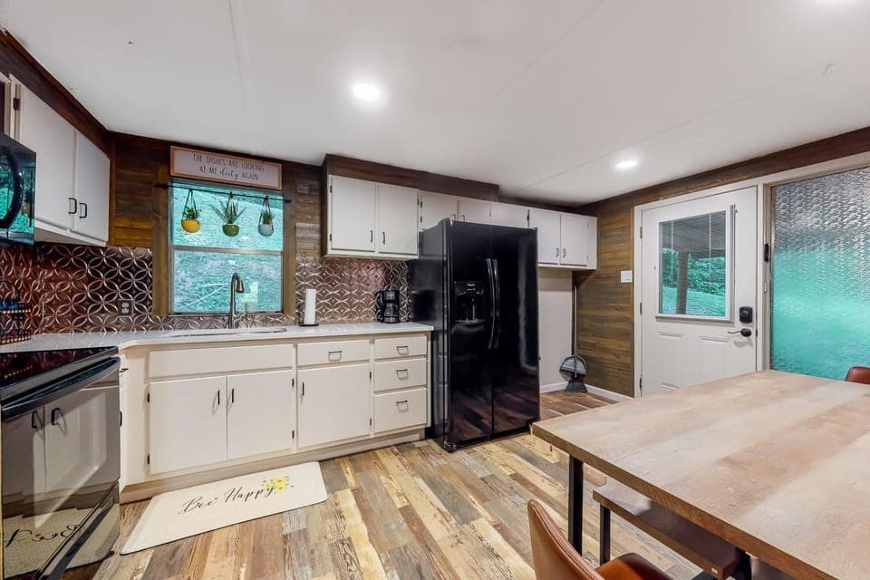 Charming Mtn View Cabin Sleeps 8 Spacious Deck Cabin in Townsend