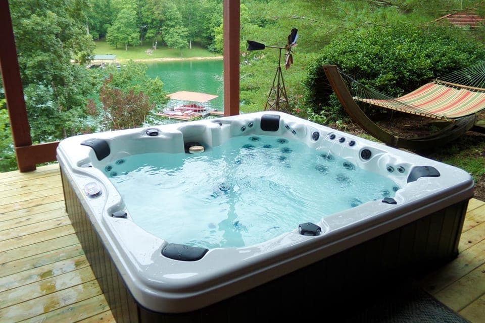 Lakefront Retreat Sleeps 16 Dock Boat Slips Grill House in Norris Lake