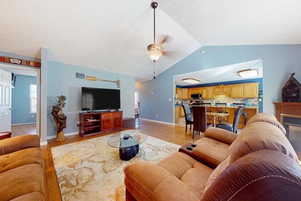 Spacious Home Free Ticket Games Jetted Tub Grill House in Douglas Lake