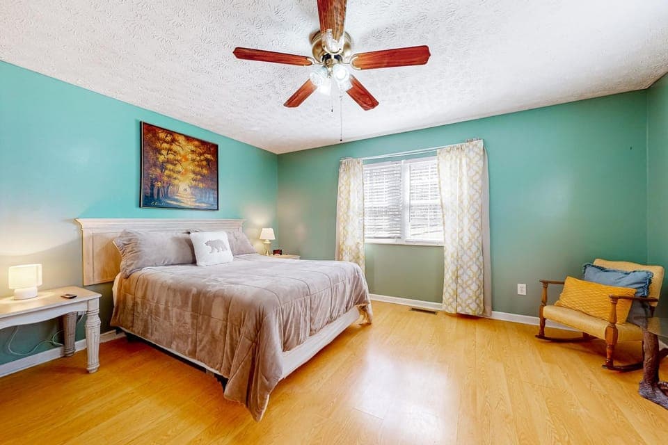 Spacious Home Free Ticket Games Jetted Tub Grill House in Douglas Lake