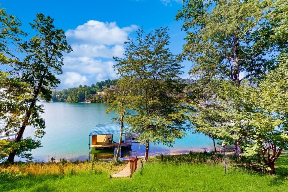 Lake Front Home Sleeps 12 Games Fire Pit Dock House in Norris Lake