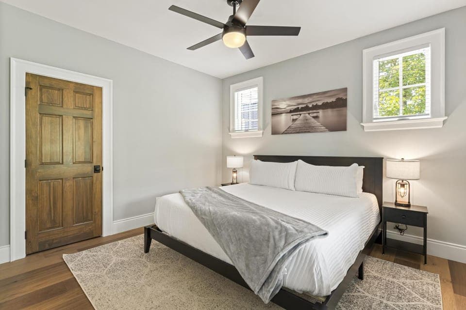 Lakeside Retreat Sleeps 22 Dock Grill Game Room House in Norris Lake