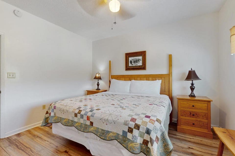 Smoky Mountain Escape Balcony Pool Free Tickets House in Gatlinburg